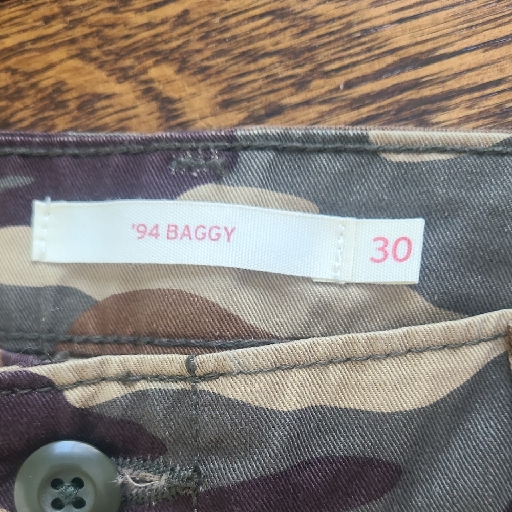 Levi's High Rise Camo Women Jeans - Picture 5 of 9